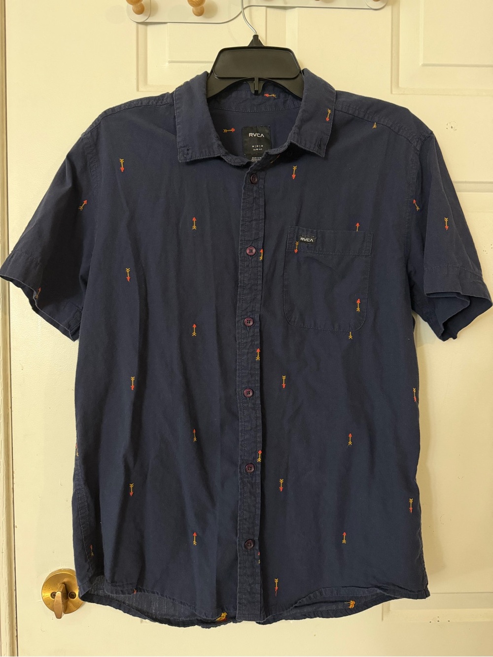RVCA Men’s That’ll Do Dobby Slim Fit Button Down Shirt Navy Arrow Embroidered M